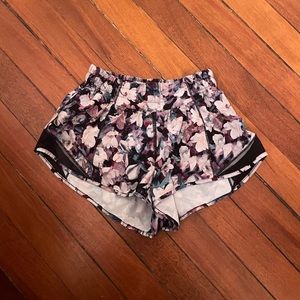 lululemon shorts - hotty hots